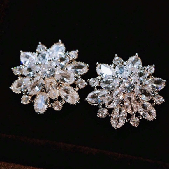 Luxe Cubic Zirconia Flower Statement Elegant Earrings - Picture 4 of 4